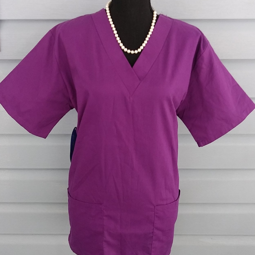 NWT Carol's scrub top size small